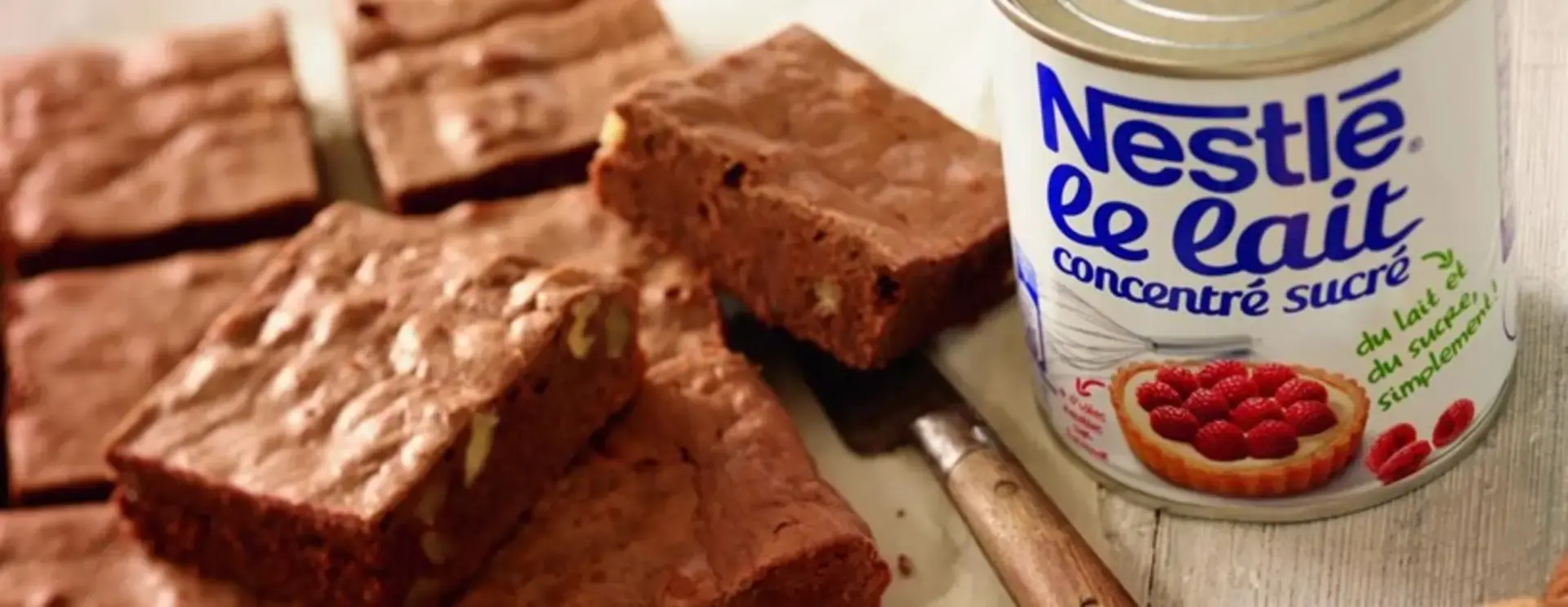 A dessert made with Nestlé le lait concentré sucré.