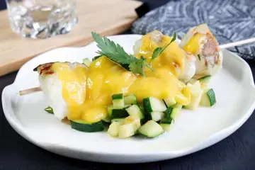 Brochettes de lotte au coulis de mangue