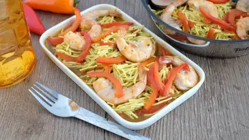 Nouilles à poeler curry crevettes poivrons