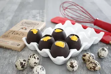 Oeuf coque en chocolat et abricot