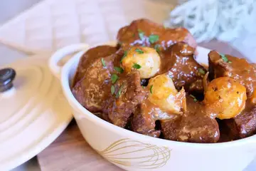 Stifado, bourguignon à la grecque
