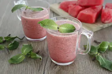 Smoothie pastèque menthe au lait concentré