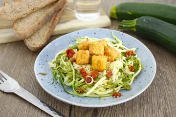 Tagliatelles de courgette au borousti uctofu