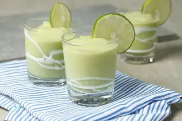 Soupe froide avocat citron vert concombre gingembre