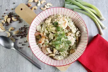Riz asiatique aux crevettes et noix de cajou