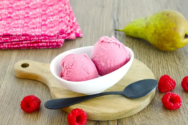 Glace poire framboises au lait concentré