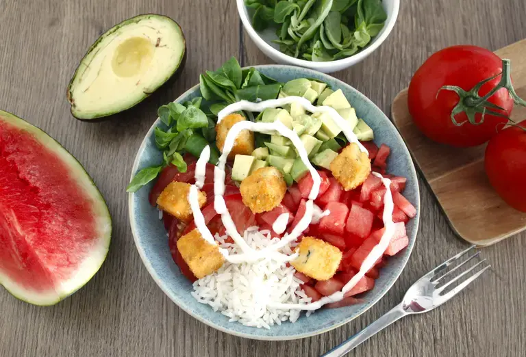 Salade bowl riz pasteque et crousti tofu