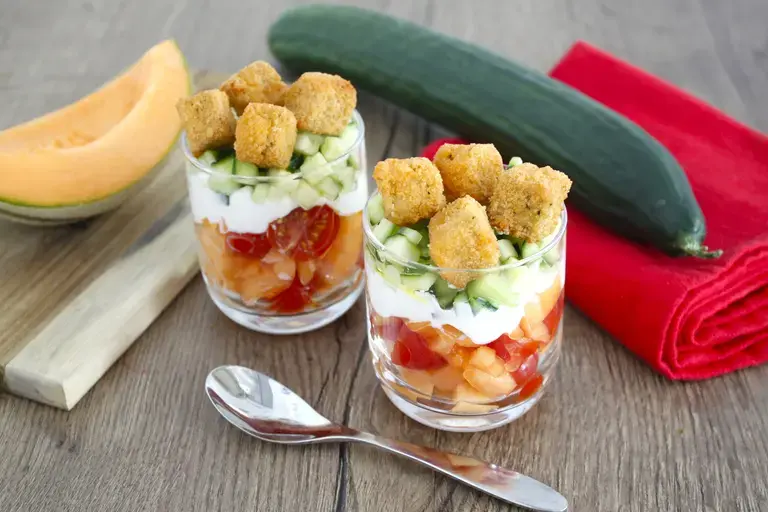 Verrine melon tomates concombre au skyr et tofu