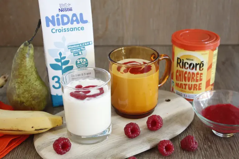 Recette maman enfant boisson poire banane et coulis de framboises