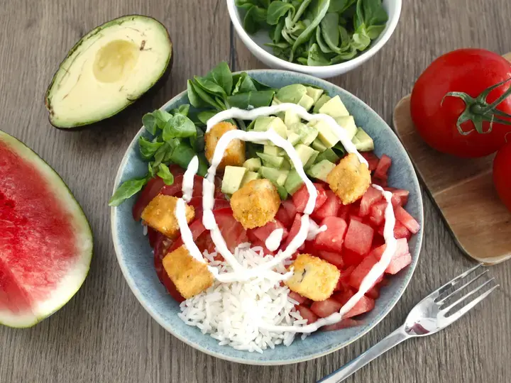 Salade bowl riz pasteque et crousti tofu