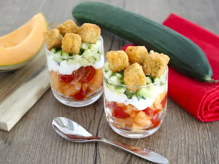 Verrine melon tomates concombre au skyr et tofu