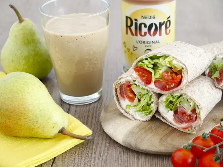 Smoothie poire Ricoré et wraps fromage frais salade