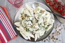 Penne aux fromages, pignons de pin et basilic