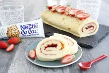 Roule à la confiture de fraises
