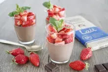 Panna cotta chocolat lait et fraises