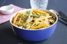 Nouilles sautées au porc et curry