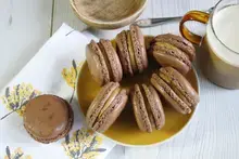 Macarons au chocolat et RICORÉ® Original, Café & Chicorée