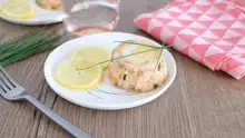 Terrine de saumon en gelée au citron et fines herbes