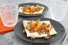 Crêpes aux fruits sauce caramel noix de pecan
