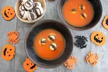 Soupe d'orange sanguine aux yeux au lait concentré d'Halloween