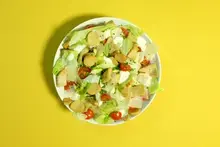 Salade aux émincés de soja et parmesan