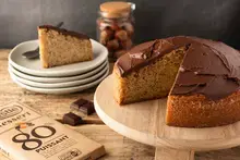 Gateau à la noisette et glaçage au chocolat 80%