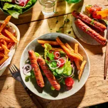 SENSATIONAL BBQ ÉPICÉE, frites de patates douces et salade composée