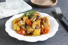 Poelée de poulet tomates et pommes de terre