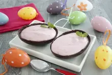 Oeuf de Pâques à la mousse de fraises