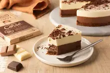 Entremet mousse chocolat blanc et corsé croustillant praliné