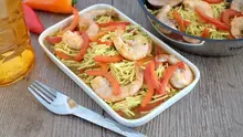 Nouilles à poêler saveur curry, crevettes et poivrons