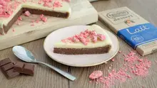 Fondant au chocolat au lait glaçage au chocolat blanc et pralines roses
