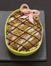 Oeuf de Pâques à la mousse au chocolat et poire