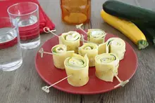 Petits rouleaux de pâtes aux courgettes et chèvre frais