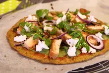 Pizza chou-fleur au saumon et épinards