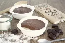 Petites crèmes au coco et chocolat 80%