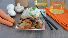Poulet sauté aux légumes miel gingembre et sésame