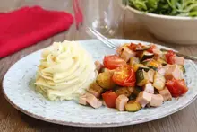 Poelée de courgettes aux dés de jambon et purée de pomme de terre