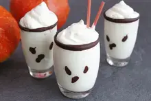 Milkshake fantômes d'Halloween au chocolat blanc