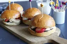 Brioche burger aux fruits et NESQUIK