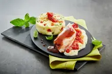 Escalopes de poulet farcies tomates mozzarella et purée de pommes de terre méridionale