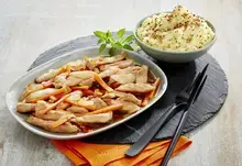 Poulet aux légumes et purée aux graines de sésame