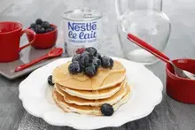 Pancake aux myrtilles et miel