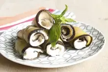 Rolls d'aubergine ricotta pignons