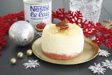 Gâteau moelleux aux biscuits roses, lait concentré et poire