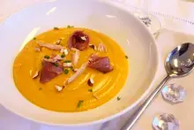 Velouté de Noël au butternut, foie gras et noisettes Thermomix