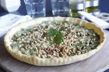 Tarte à la ricotta, épinards et pignons grillés