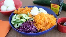 Salade carottes, chou rouge, concombre et patate douce