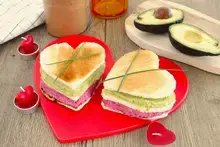 Club avocat ricotta betterave Pour la Saint Valentin