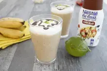 Smoothie banane citron vert sauce chocolat